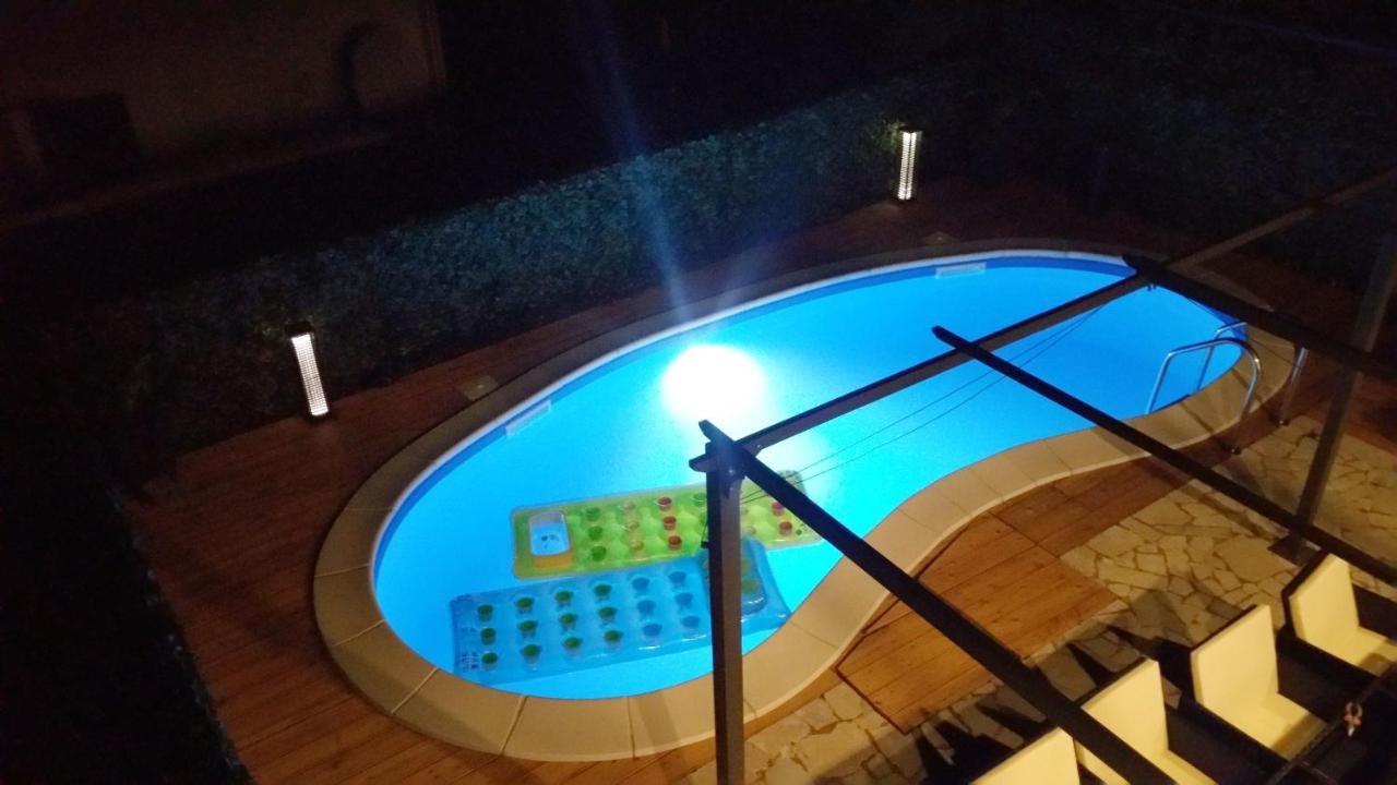 Villa Ulica Žubra Vantacici Exterior foto