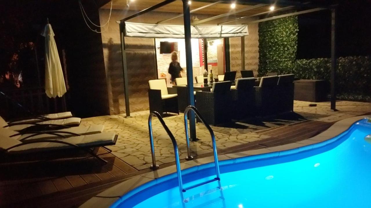 Villa Ulica Žubra Vantacici Exterior foto